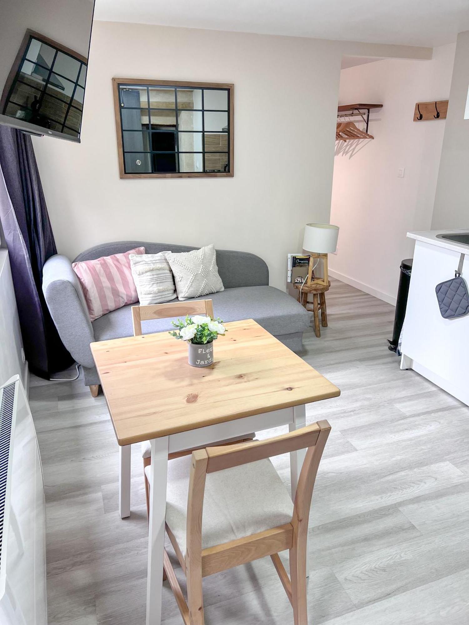 Le Badebec, Appt Dans Maison Typique Avec Jardin Prive ชีนง ภายนอก รูปภาพ